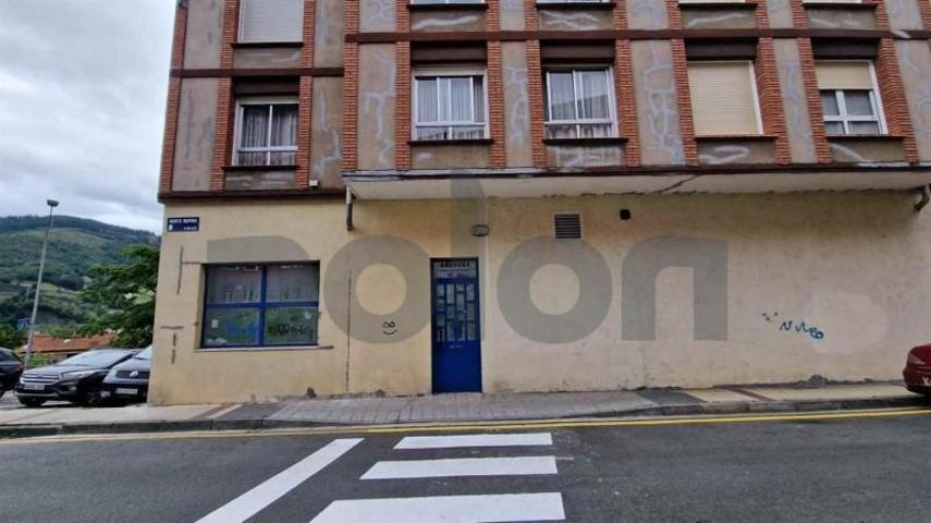 Local comercial en venta en Arrasate-Mondragón, Alto Deba photo 0