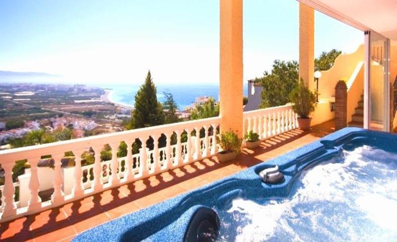 Local comercial en venta en Nerja, Avenida del Mediterráneo, 29780 photo 0