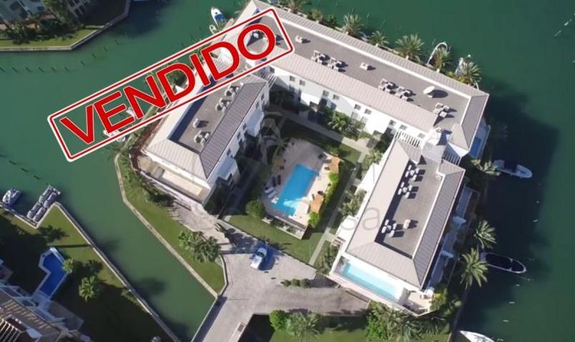 Aticos en venta en Sotogrande, Sotogrande Puerto photo 0