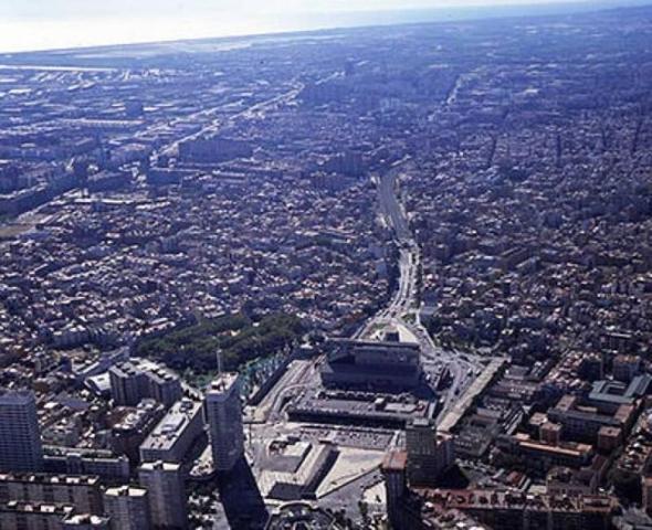 Edificio en venta en Barcelona photo 0