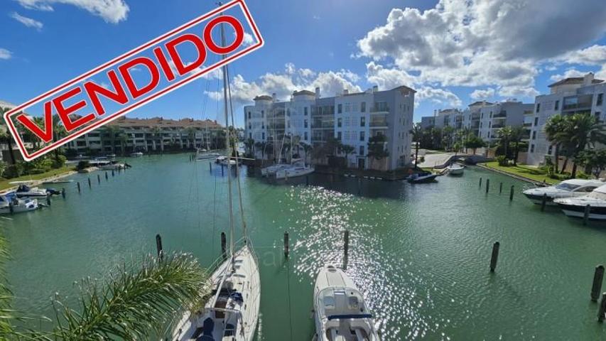 Apartamento en venta en Sotogrande, Sotogrande Marina photo 0