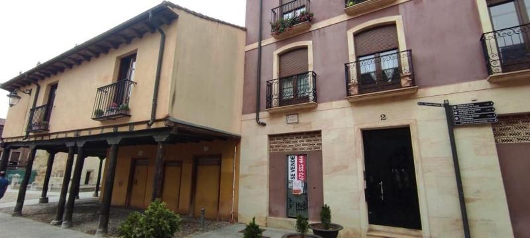 Local comercial en venta en León, Centro photo 0