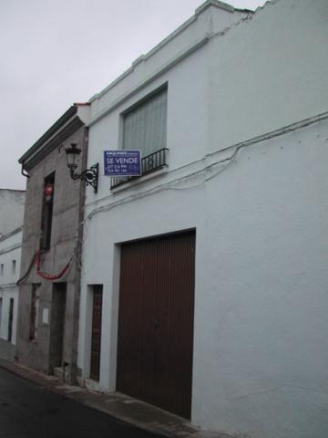Edificio en venta en Higuera la Real, Centro photo 0