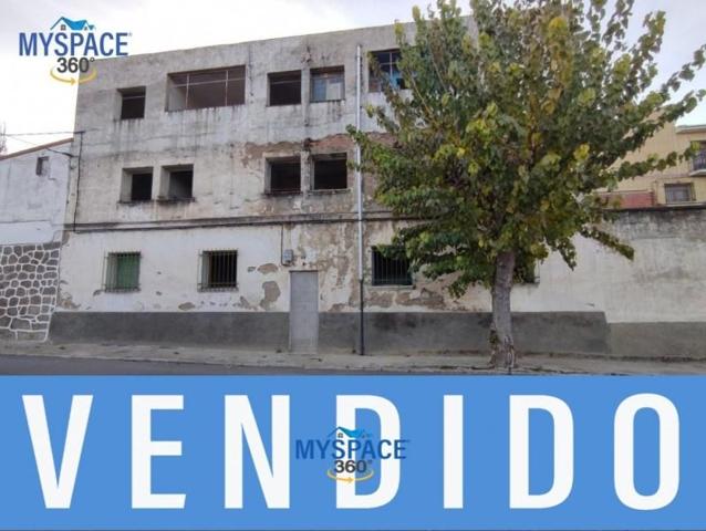 Casa con terreno en venta en El Tiemblo, Centro photo 0