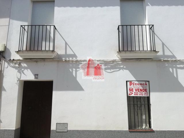 Casa en venta en Calera de León, Calera De Leon photo 0