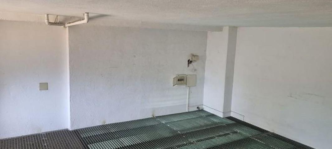 Local comercial en venta en Huelva, Avda. Andalucia photo 0