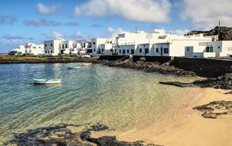 Edificio en venta en Haría, Orzola photo 0