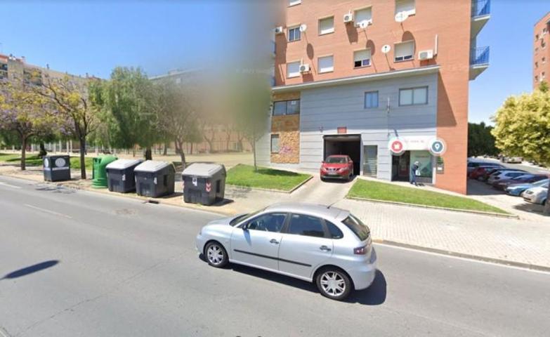 Local comercial en venta en Huelva, Avda. Andalucia photo 0