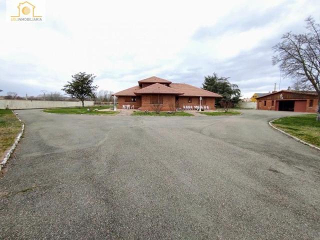 Chalet en venta en Valdefresno, Villaobispo de las regueras photo 0