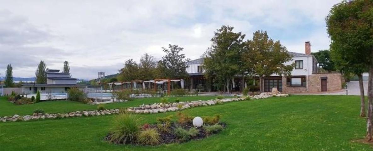 Casa con terreno en venta en Ponferrada, Congosto photo 0