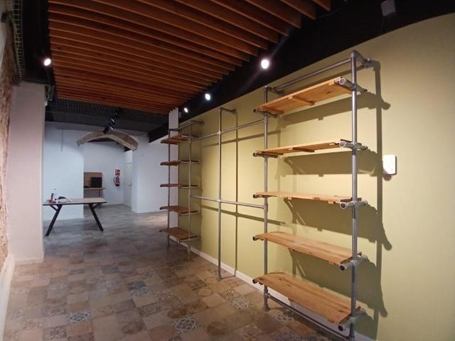 Local comercial en venta en Vilafranca del Penedès photo 0