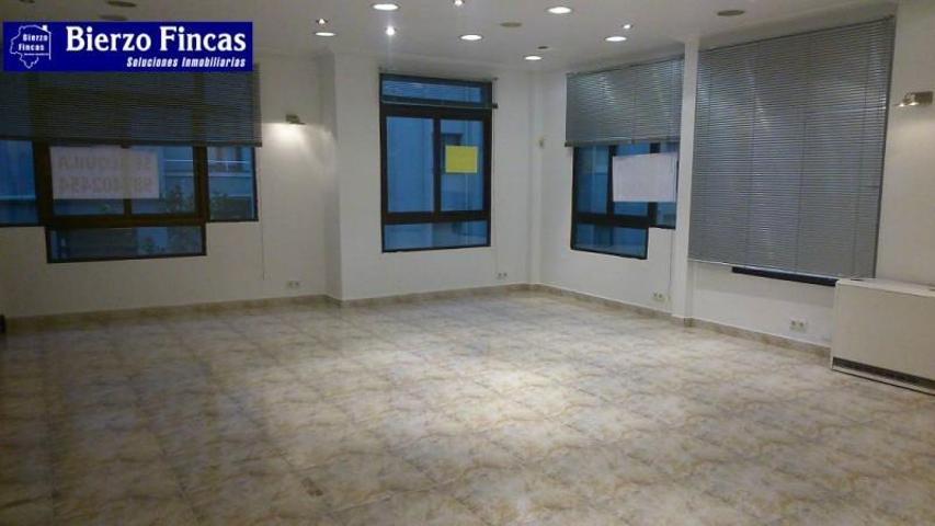 Local comercial en venta en Ponferrada, Centro photo 0