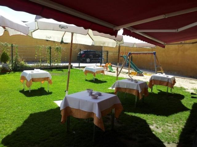 Local comercial en venta en Escalona del Prado, Pueblo photo 0