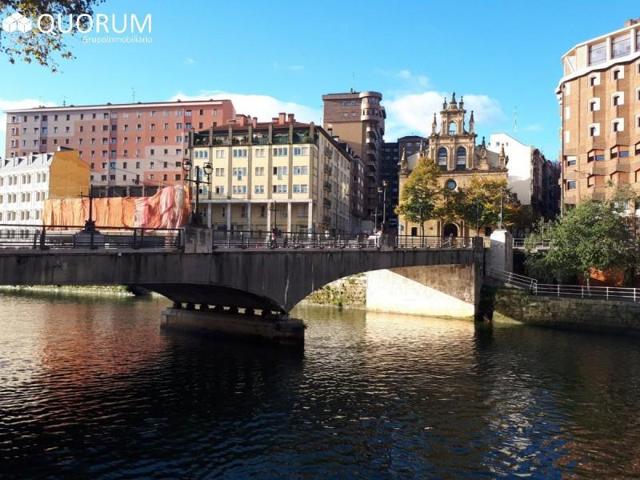 Local comercial en venta en Bilbao, Casco Viejo photo 0