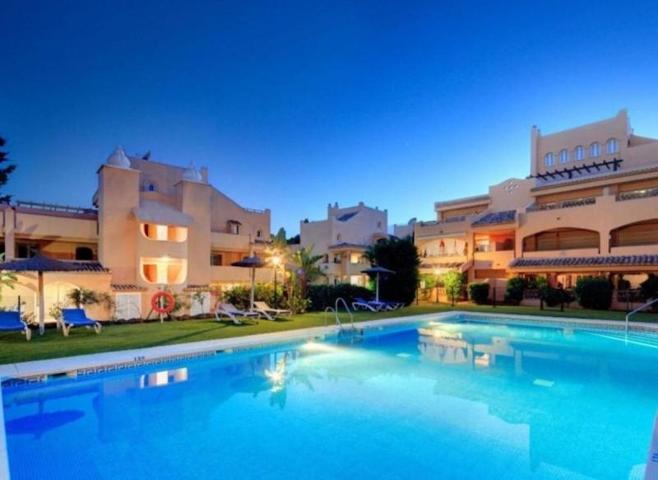 Apartamento en alquiler en Marbella, Elviria photo 0