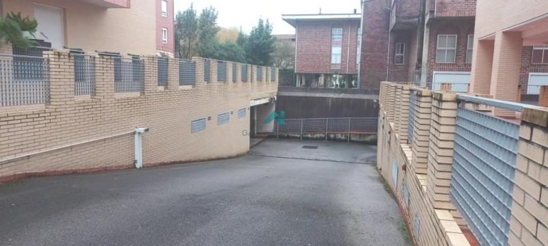 Garaje en venta en Santoña, Santoña photo 0