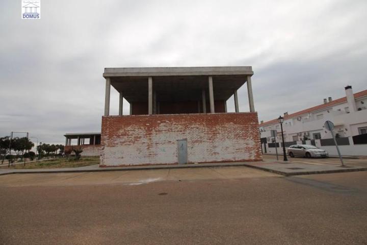 Local comercial en venta en Valdelacalzada, Valdelacalzada photo 0