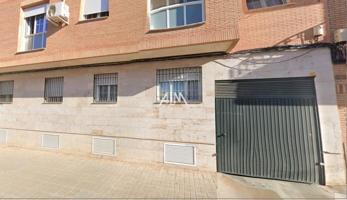 Garaje en venta en Manzanares, Colegio Altagracia photo 0