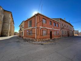 Casa en venta en Becerril de Campos photo 0