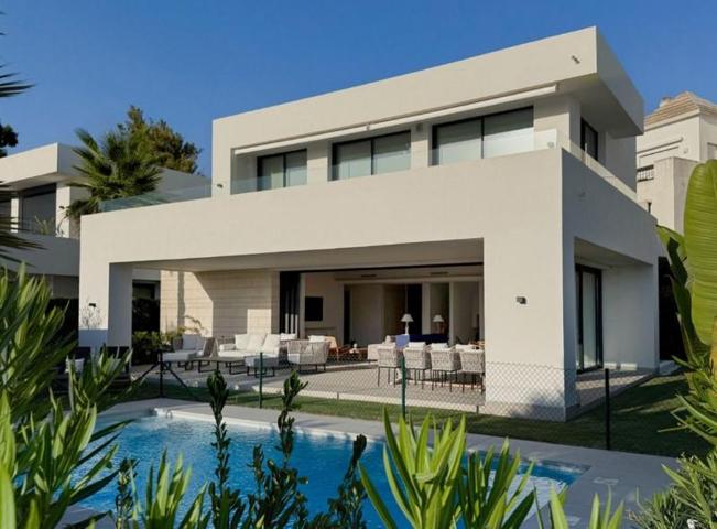 Chalet en alquiler en Marbella, Costa del Sol photo 0