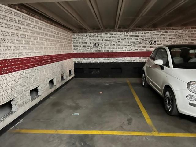 Garaje en venta en Burgos, Burgos photo 0