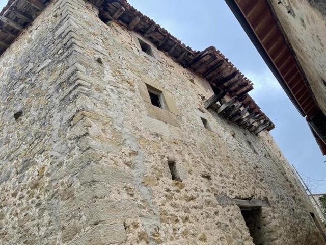 Adosada en venta en Trespaderne photo 0