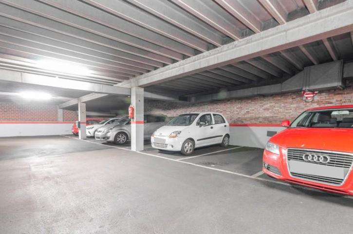 Garaje en venta en Oviedo, Centro photo 0