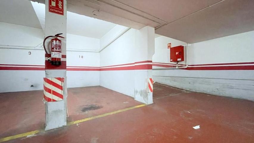 Garaje en venta en Barcelona, El Guinardó photo 0