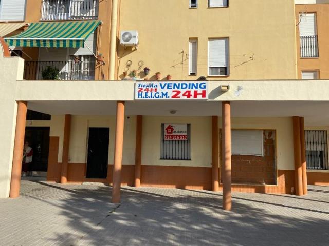Local comercial en venta en Villanueva de la Serena photo 0