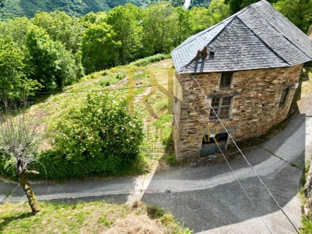 Casa en venta en Vega de Valcarce photo 0