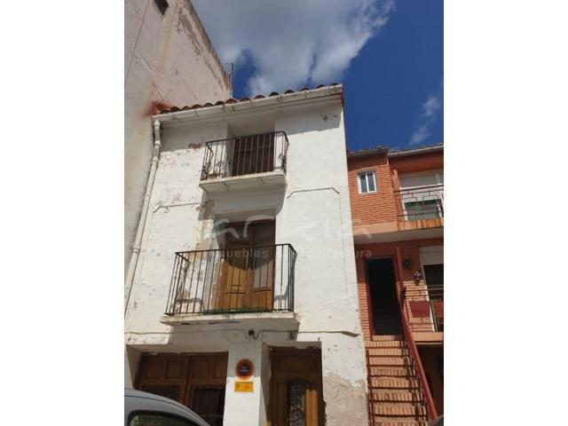 Casas de pueblo en venta en Torás photo 0