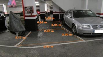 Parking en venta en Barcelona, Navas photo 0
