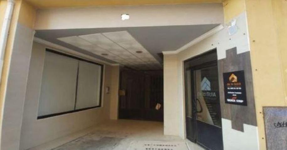 Local comercial en venta en Quintanar de la Orden, Calle San Fernando, 45800 photo 0