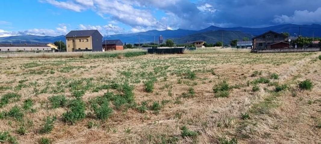 Terreno en venta en Ponferrada, Columbrianos photo 0