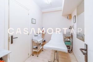 Local comercial en venta en Torroella de Montgrí, Casco photo 0