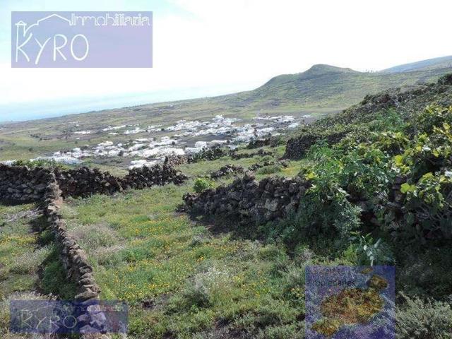 Terreno en venta en Haría photo 0