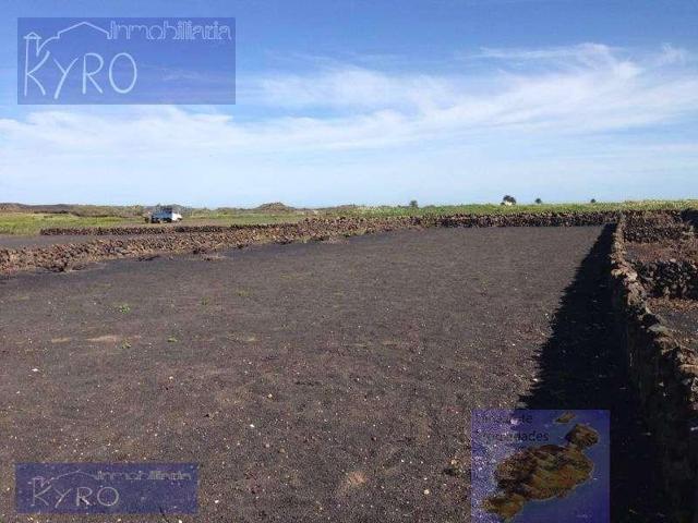 Terreno en venta en Haría photo 0