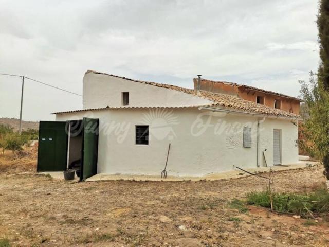 Casa con terreno en venta en Yecla photo 0