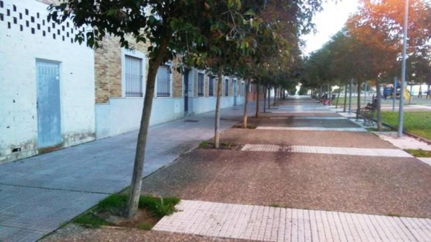 Local comercial en venta en Badajoz, Ronda Sur photo 0