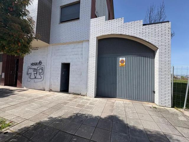 Local comercial en venta en Ponferrada, La rosaleda photo 0