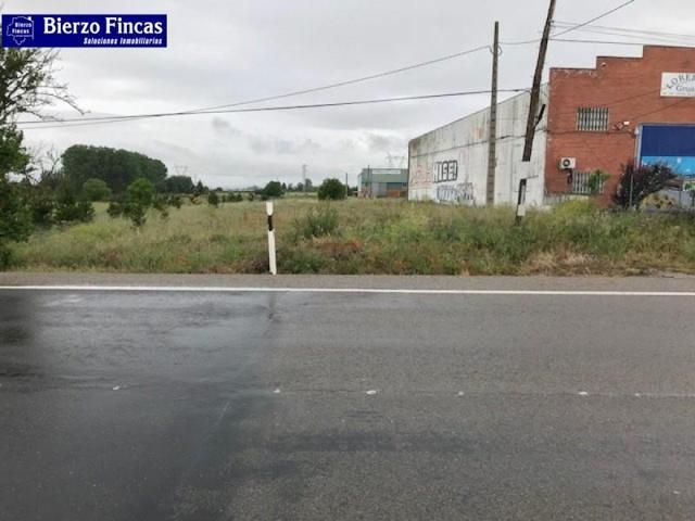 Chalet en venta en Camponaraya, Camponaraya photo 0