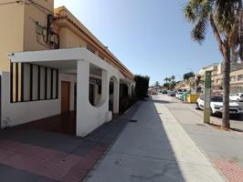 Local comercial en venta en Torremolinos, La Carihuela photo 0