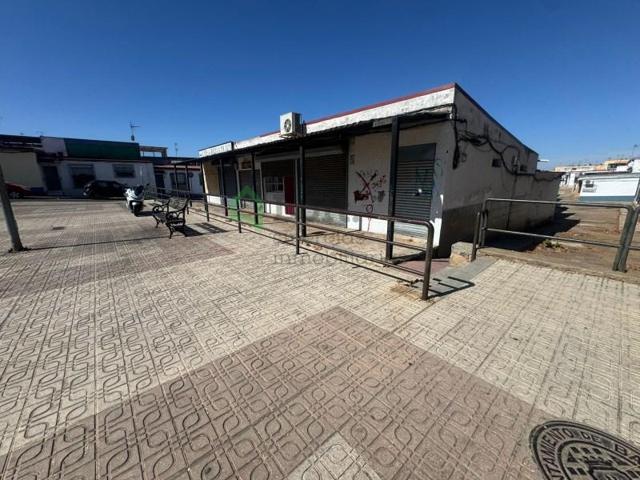 Local comercial en venta en Badajoz photo 0