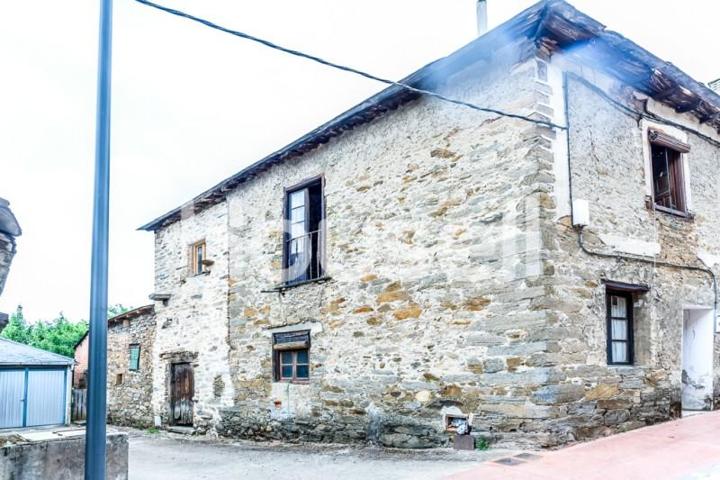 Casa en venta en Cubillos del Sil photo 0