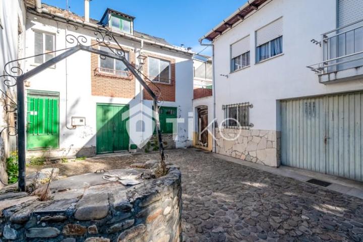 Casa en venta en Cacabelos photo 0