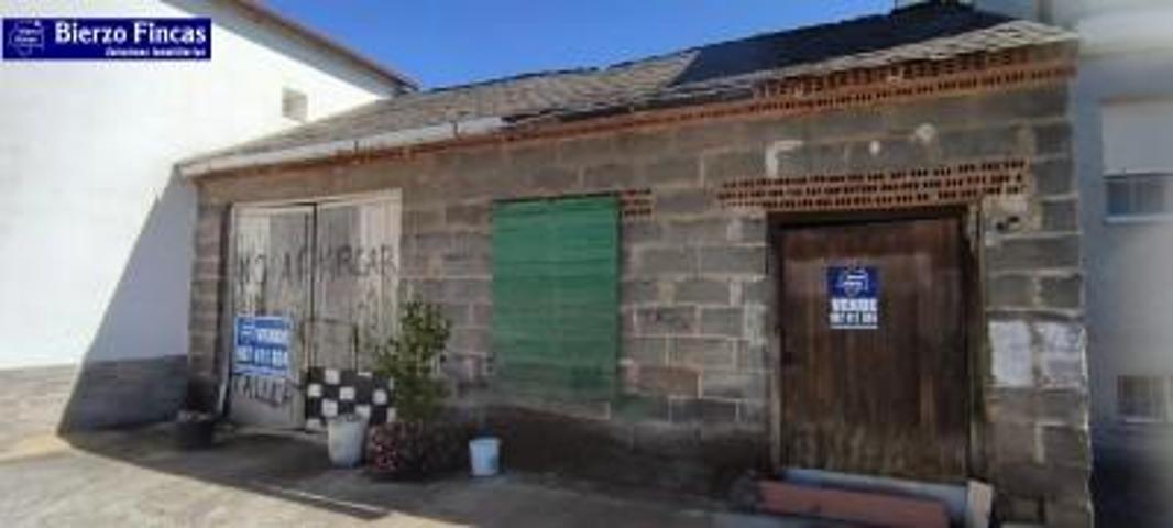 Casa con terreno en venta en Ponferrada, Cuatrovientos photo 0