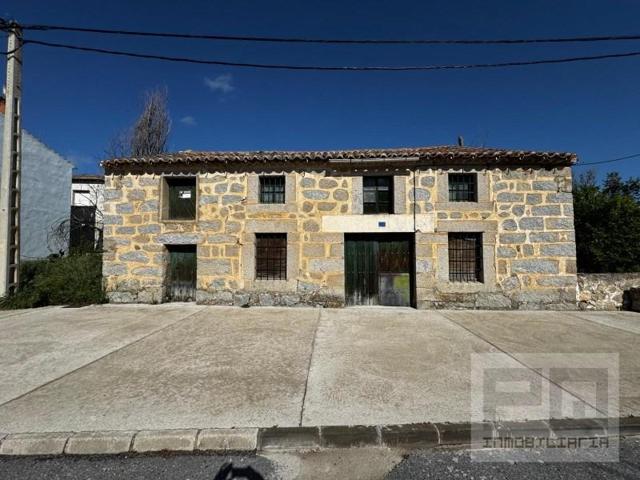 Casas de pueblo en venta en Muñogalindo photo 0