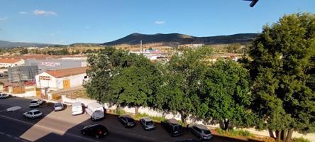 Piso en venta en Plasencia, Avenida de España, 10600 photo 0