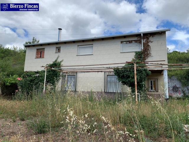 Casa con terreno en venta en Castropodame, Almazcara photo 0