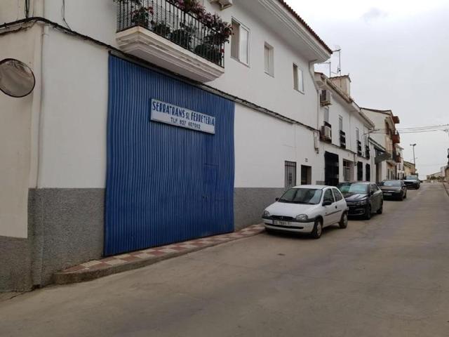 Local comercial en venta en Serradilla photo 0